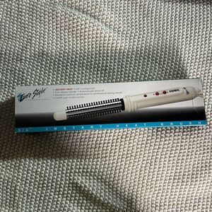 Vintage RARE Euro Style 3/4 inch Instant Heat Hot Curling Brush New In Box